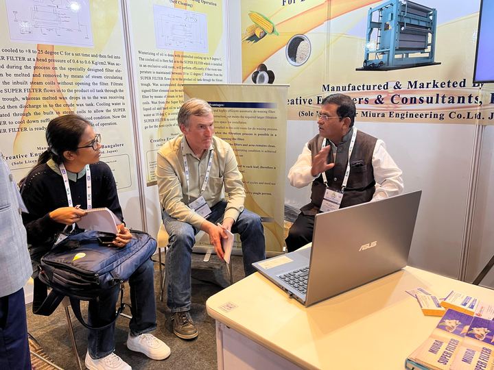Explaining MIURA's Gravity Super Filter to visitors