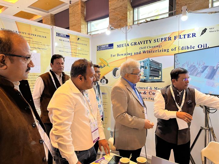 Visitors at the MIURA Gravity Super Filter stall